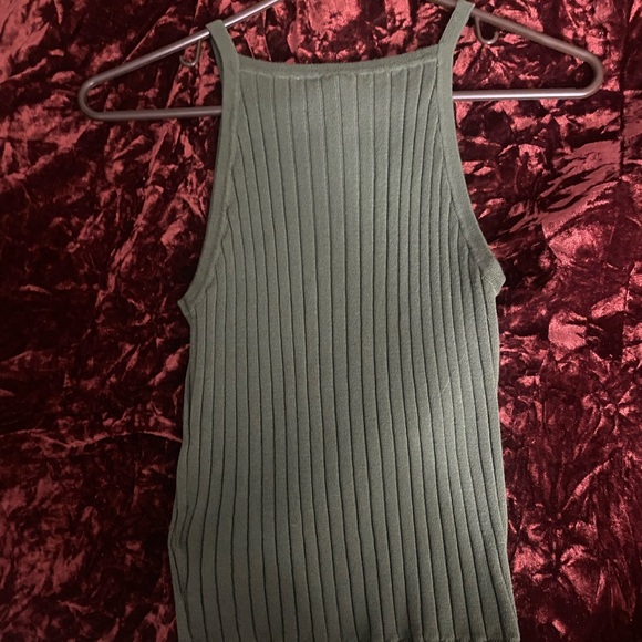 Cropped green tank - Picture 2 of 4